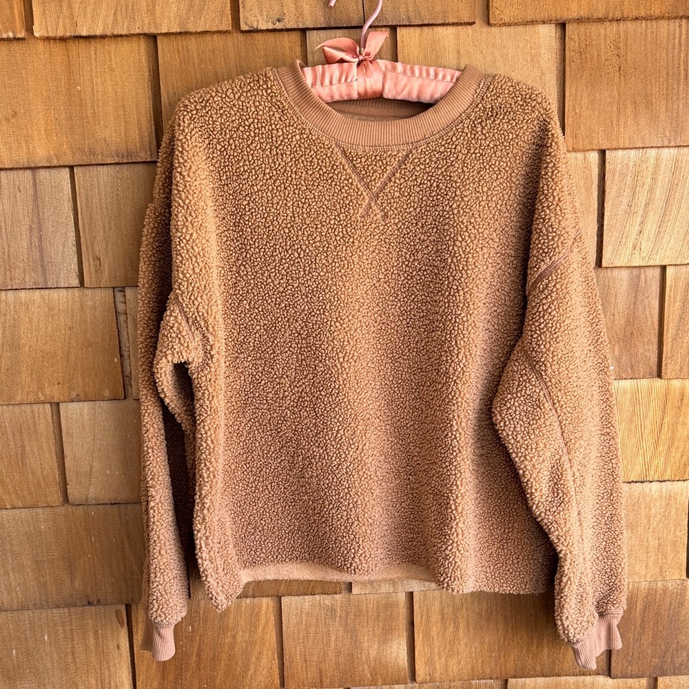 American Eagle Outfitters Cozy Sherpa Sweatshirt in Camel Brown